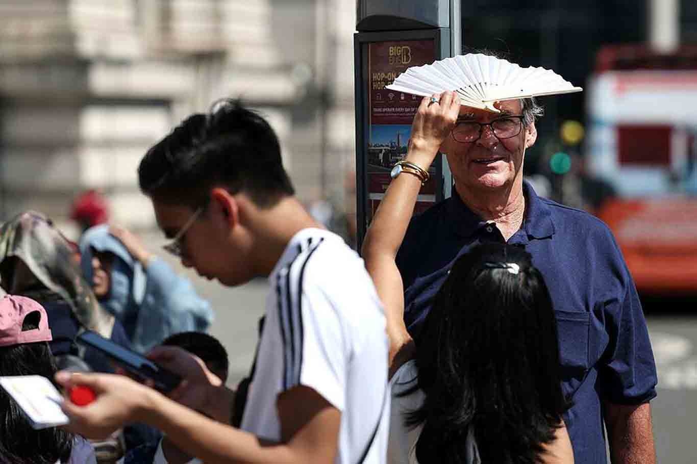 Scorching heatwave across Europe leaves hundreds dead