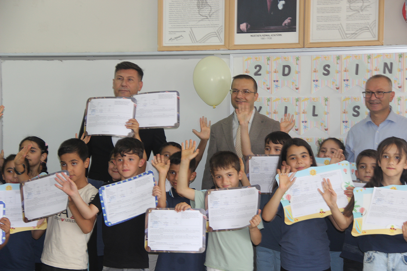 CİZRE'DE 47 BİN ÖĞRENCİ KARNE HEYECANI YAŞADI