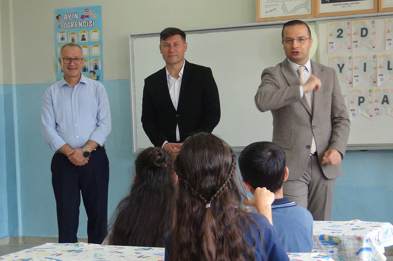 CİZRE'DE 47 BİN ÖĞRENCİ KARNE HEYECANI YAŞADI