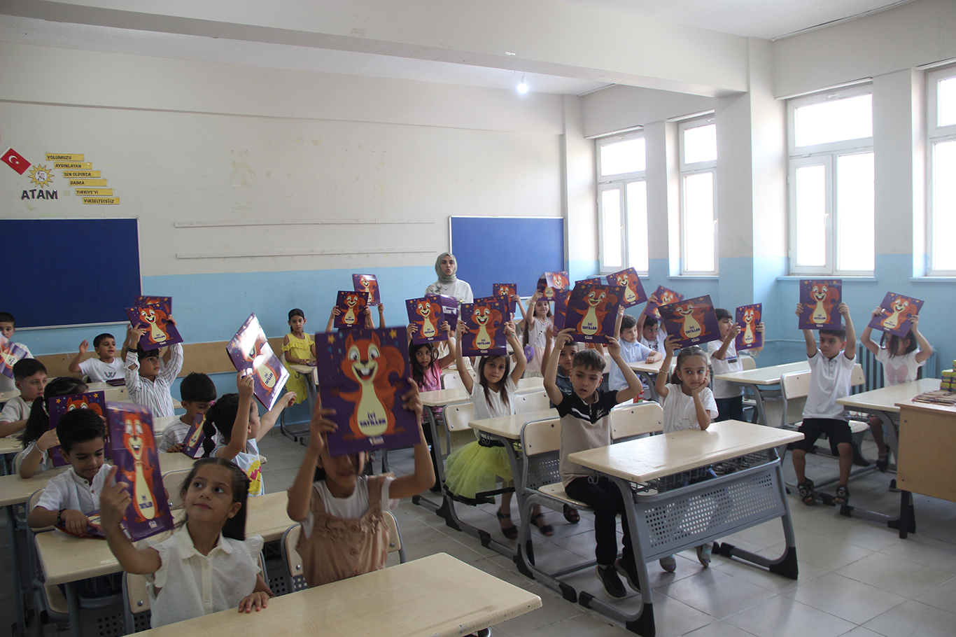 CİZRE'DE 47 BİN ÖĞRENCİ KARNE HEYECANI YAŞADI