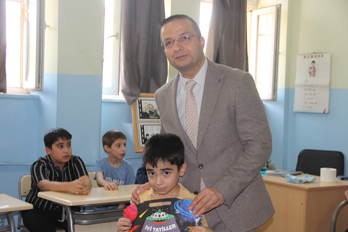 CİZRE'DE 47 BİN ÖĞRENCİ KARNE HEYECANI YAŞADI