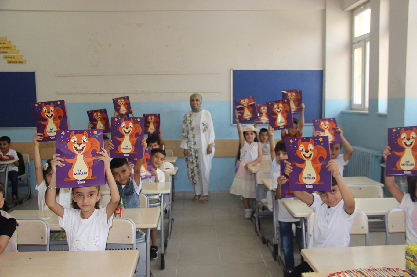 CİZRE'DE 47 BİN ÖĞRENCİ KARNE HEYECANI YAŞADI