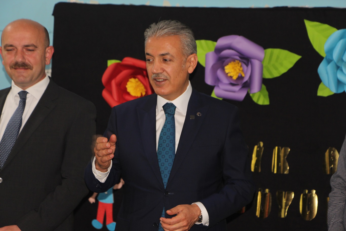 Mardin'de 235 bin öğrenci karnesine kavuştu