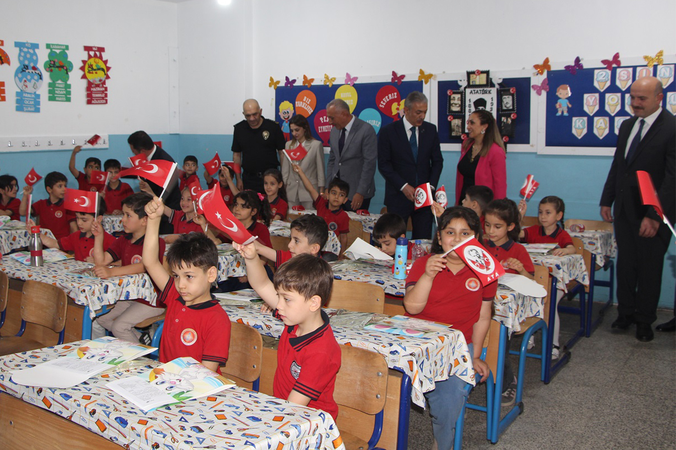 Mardin'de 235 bin öğrenci karnesine kavuştu