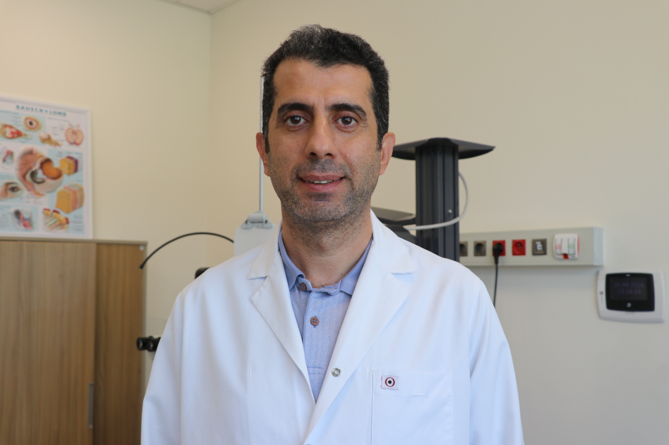 Göz Hastalıkları Uzmanı Doç. Dr. Mustafa Berhuni