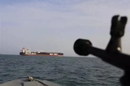 دەسەڵاتدارانی ئێران بیرخستنەوەیەک سەبارەت بە گەرووی هورمز بڵاودەکەنەوە: تێپەڕین تەنیا لە ڕێگەی ئەو ڕێگایانەی کە تاران پەسەندی کردووە ڕێگەپێدراوە