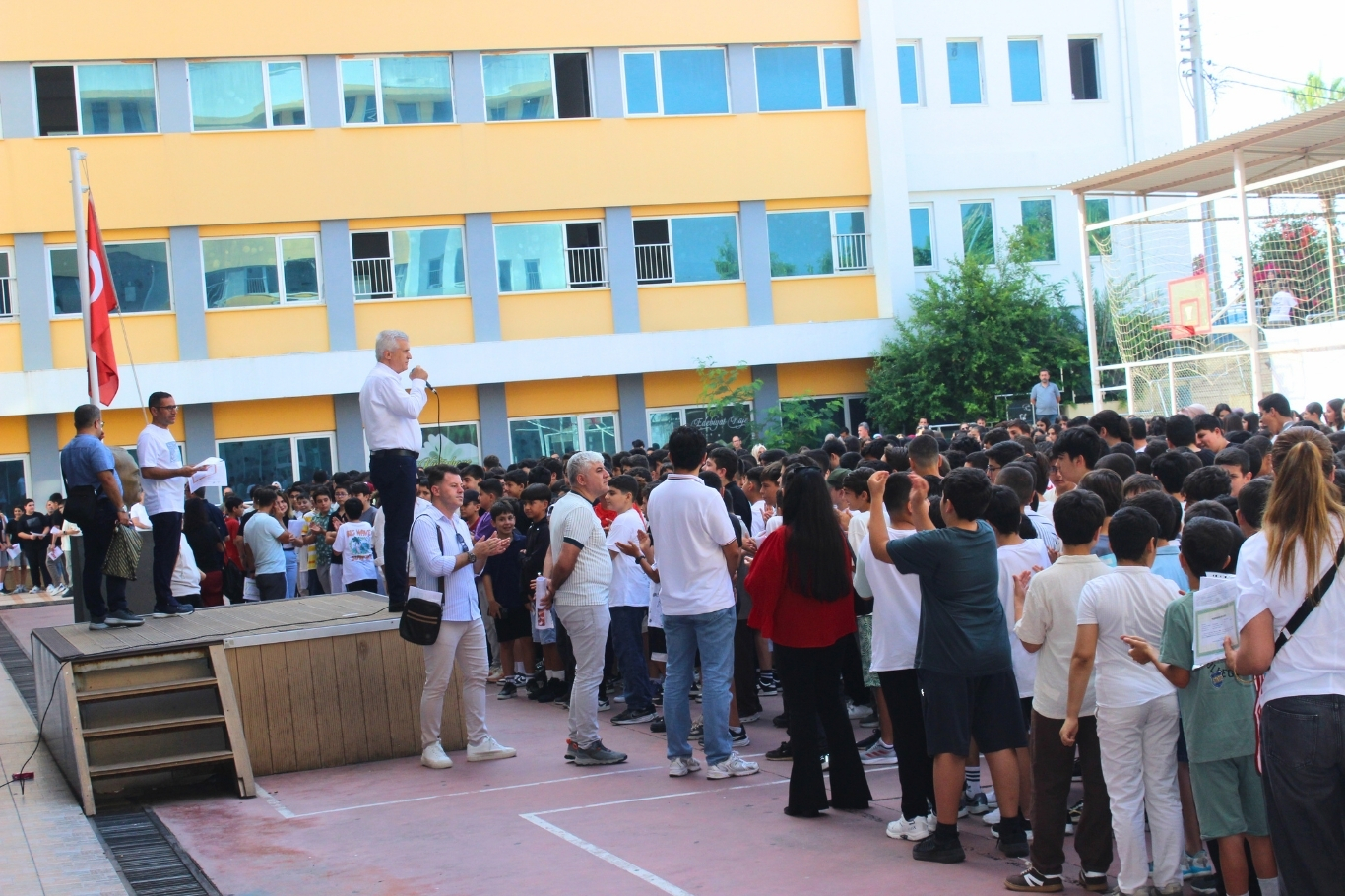 Mersin'de Karne heyecanı: Öğrenciler tatil planlarını ve gelecek hedeflerini anlattı
