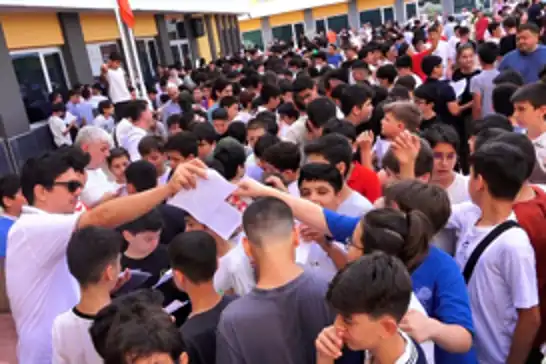 Mersin'de Karne heyecanı: Öğrenciler tatil planlarını ve gelecek hedeflerini anlattı