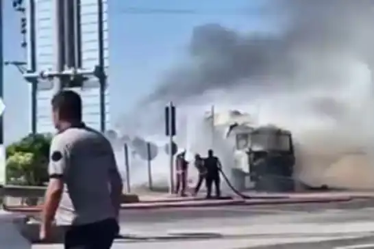 Malatya'da saman yüklü tır bir anda alevlerin içinde kaldı