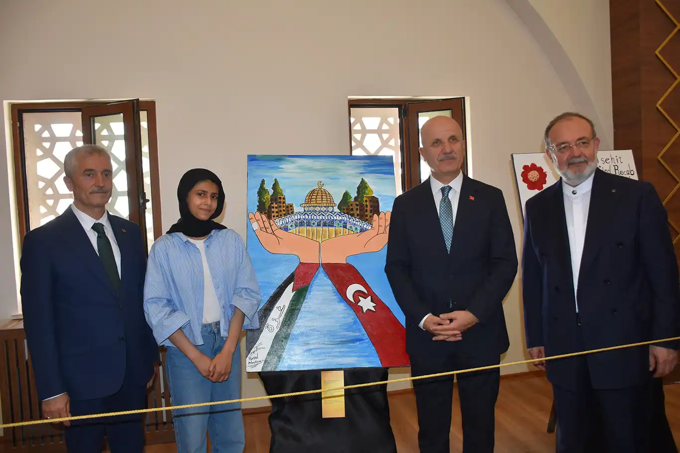 Gazze'deki çocukların umut ve acıları resimlere yansıdı