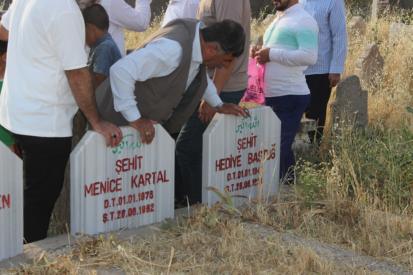 Tepeköy şehitleri kabirleri başında rahmet ile anıldı