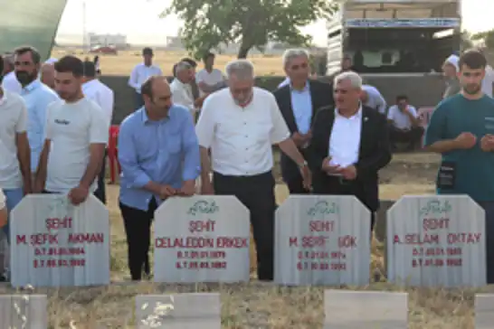 Tepeköy şehitleri kabirleri başında rahmet ile anıldı