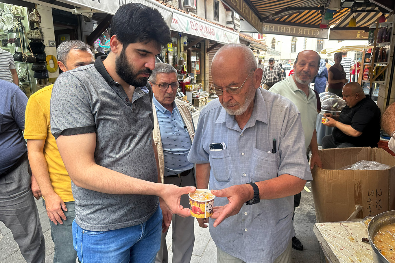73 yıldır aynı dükkânda: Bedesten’de aşure geleneğini yaşatıyor