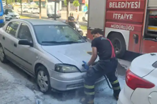 Batman'da park halindeki araçta yangın paniği