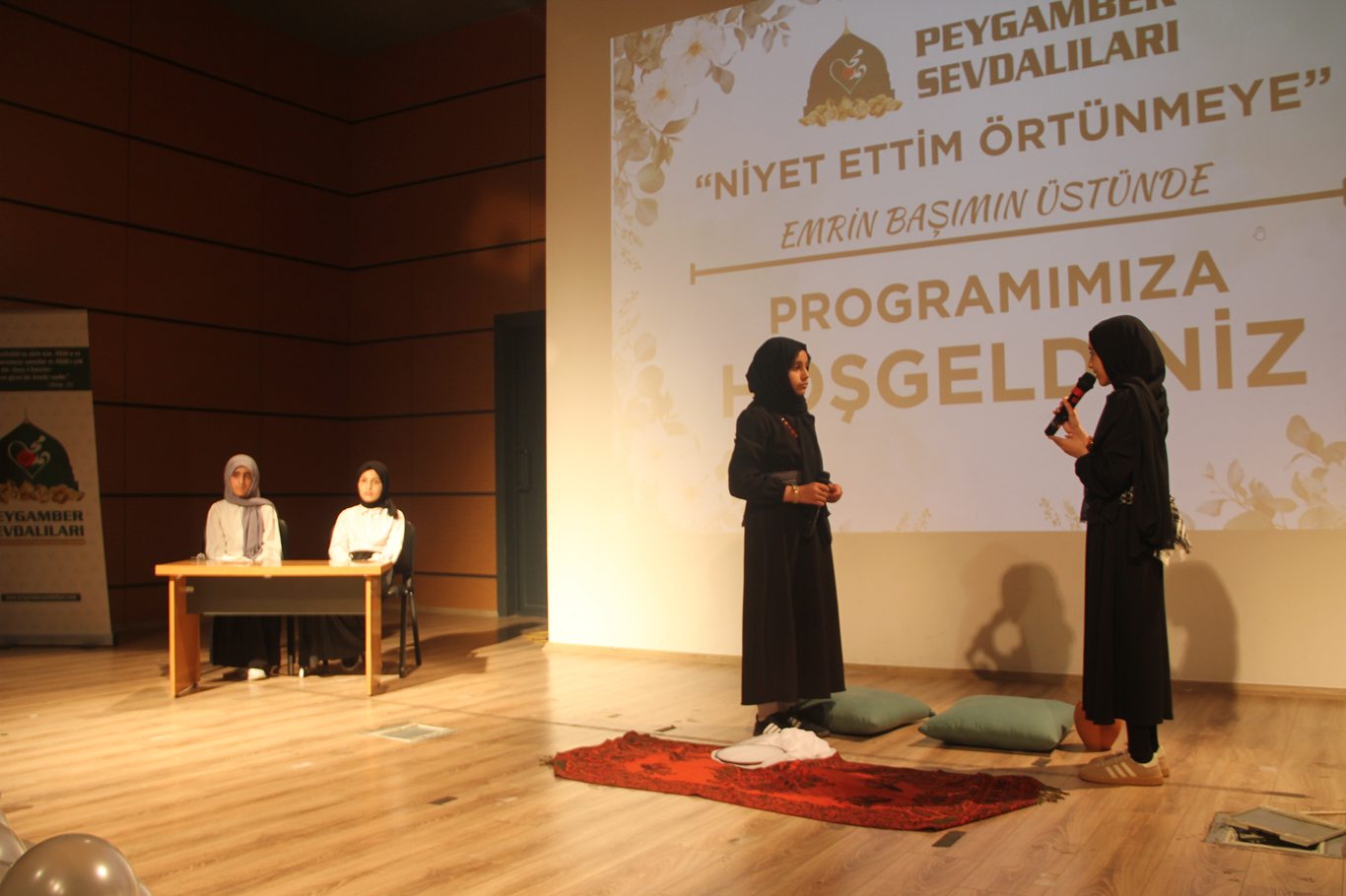 Bingöl’de anlamlı etkinlik: Yüzlerce kız çocuğu tesettüre girmenin heyecanını yaşadı