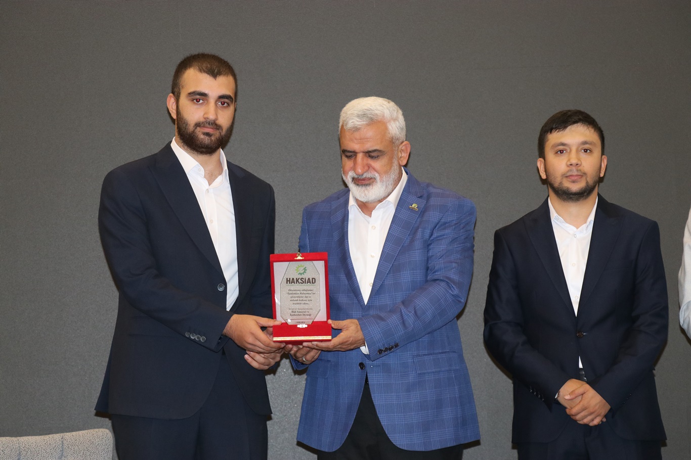 Plaket takdimi 