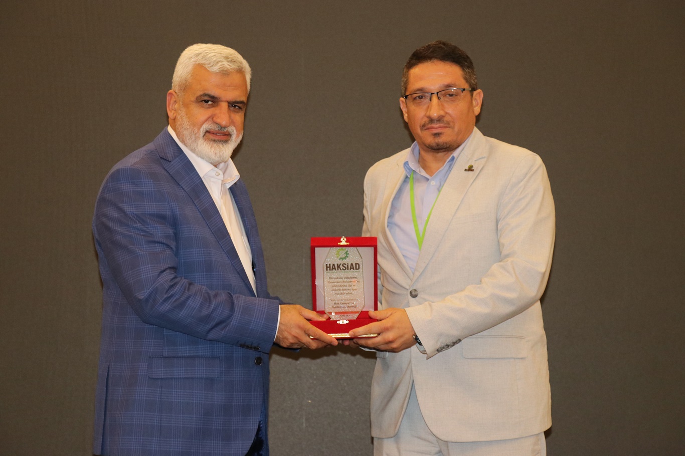 Plaket takdimi 