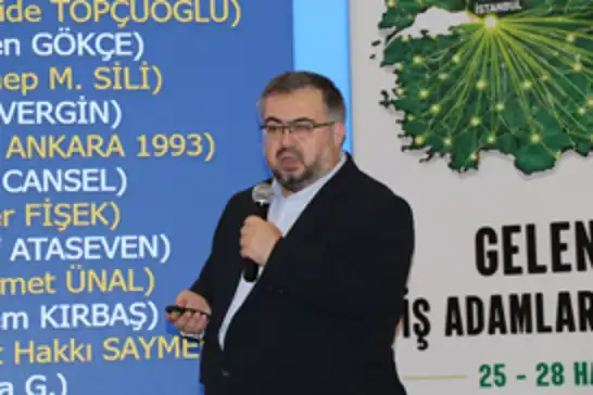 İlahiyatçı Yazar Çakmak: Çağın tarzına değil, Allah'ın farzına itaat etmeyi çocuklarımıza öğretmeliyiz
