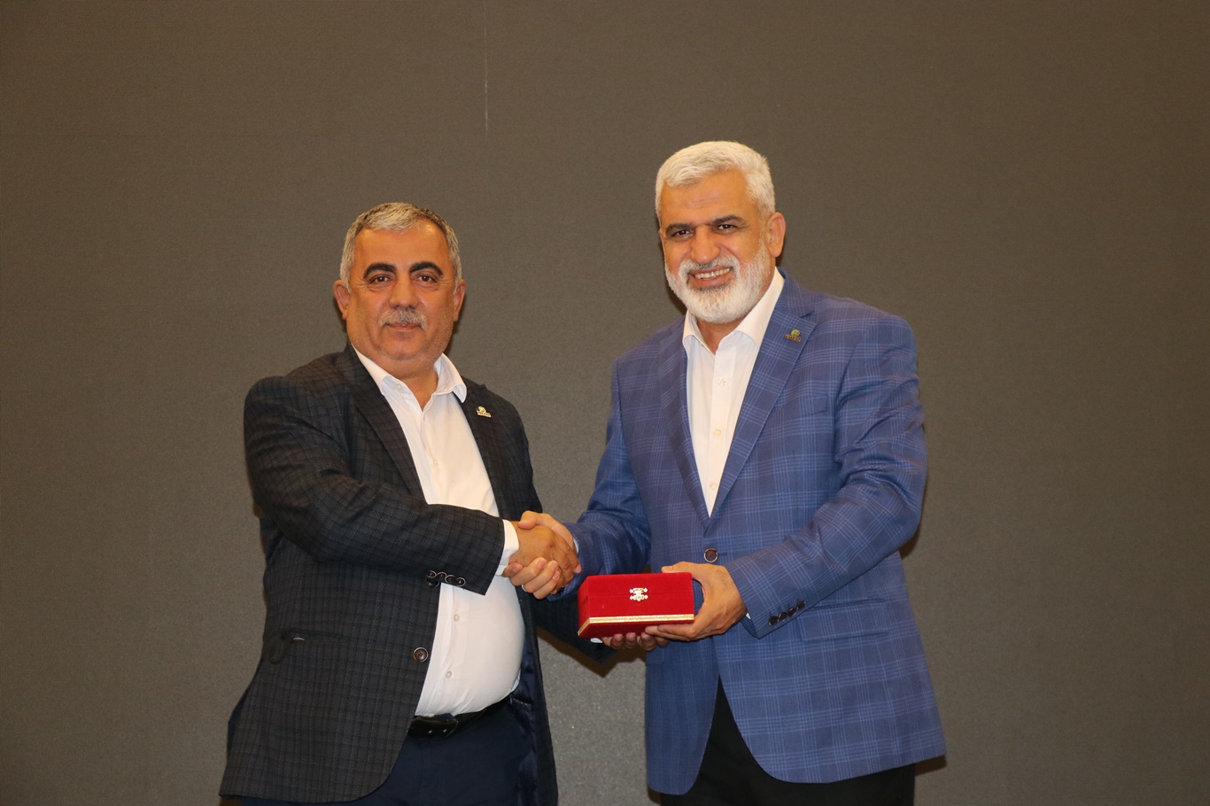 Plaket takdimi 