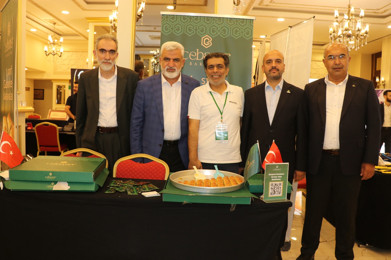 HAKSİAD Genel Başkanı Turgut, sektör temsilcilerinin tanıtım stantlarını ziyaret etti