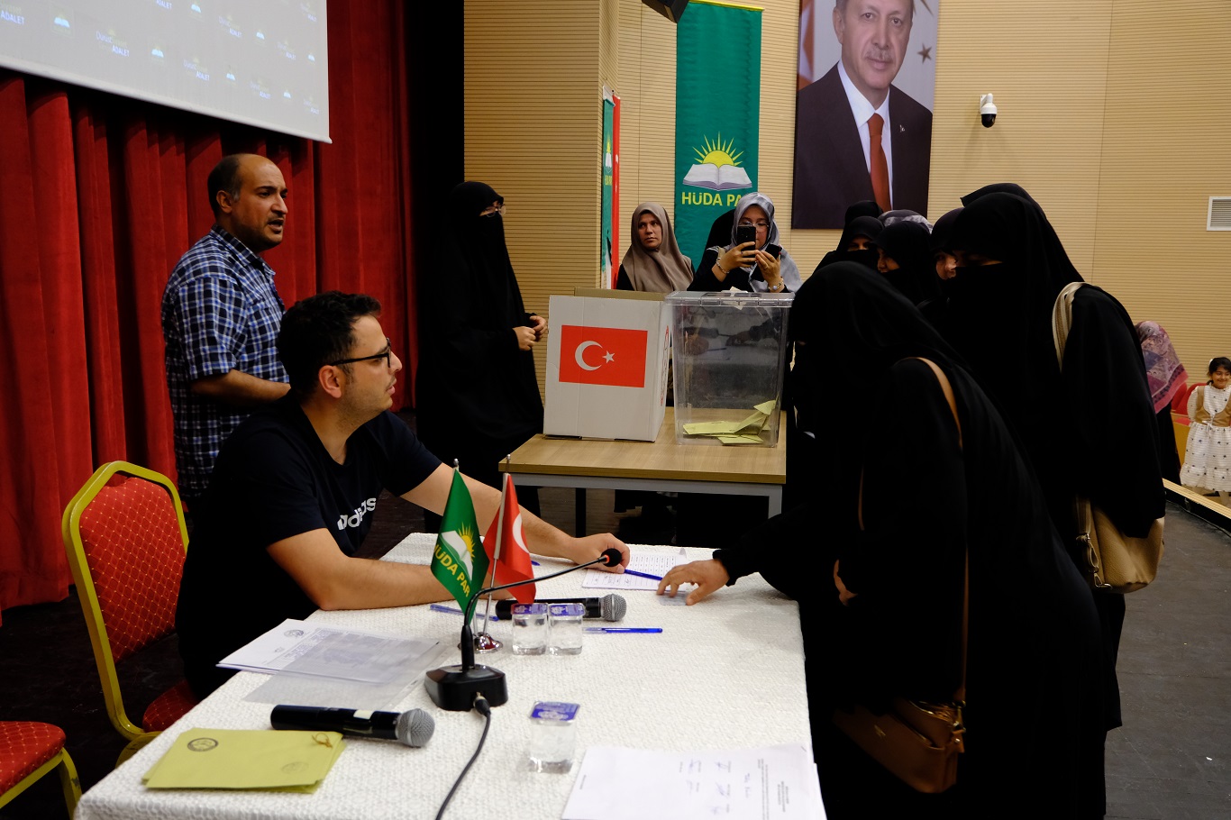 HÜDA PAR Erciş İlçe Kongresi'nde Kazım Bilici güven tazeledi