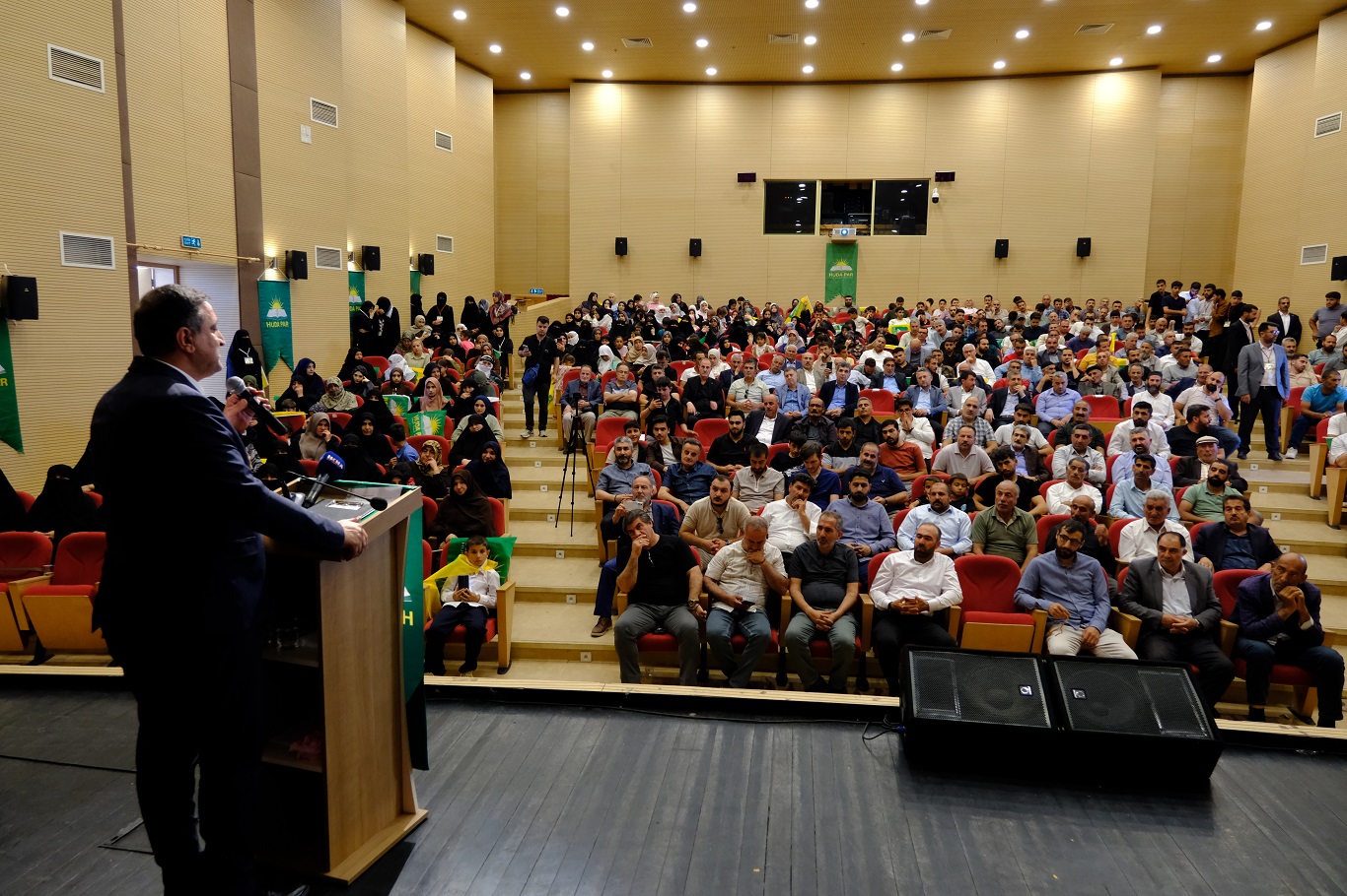 HÜDA PAR Erciş İlçe Kongresi'nde Kazım Bilici güven tazeledi