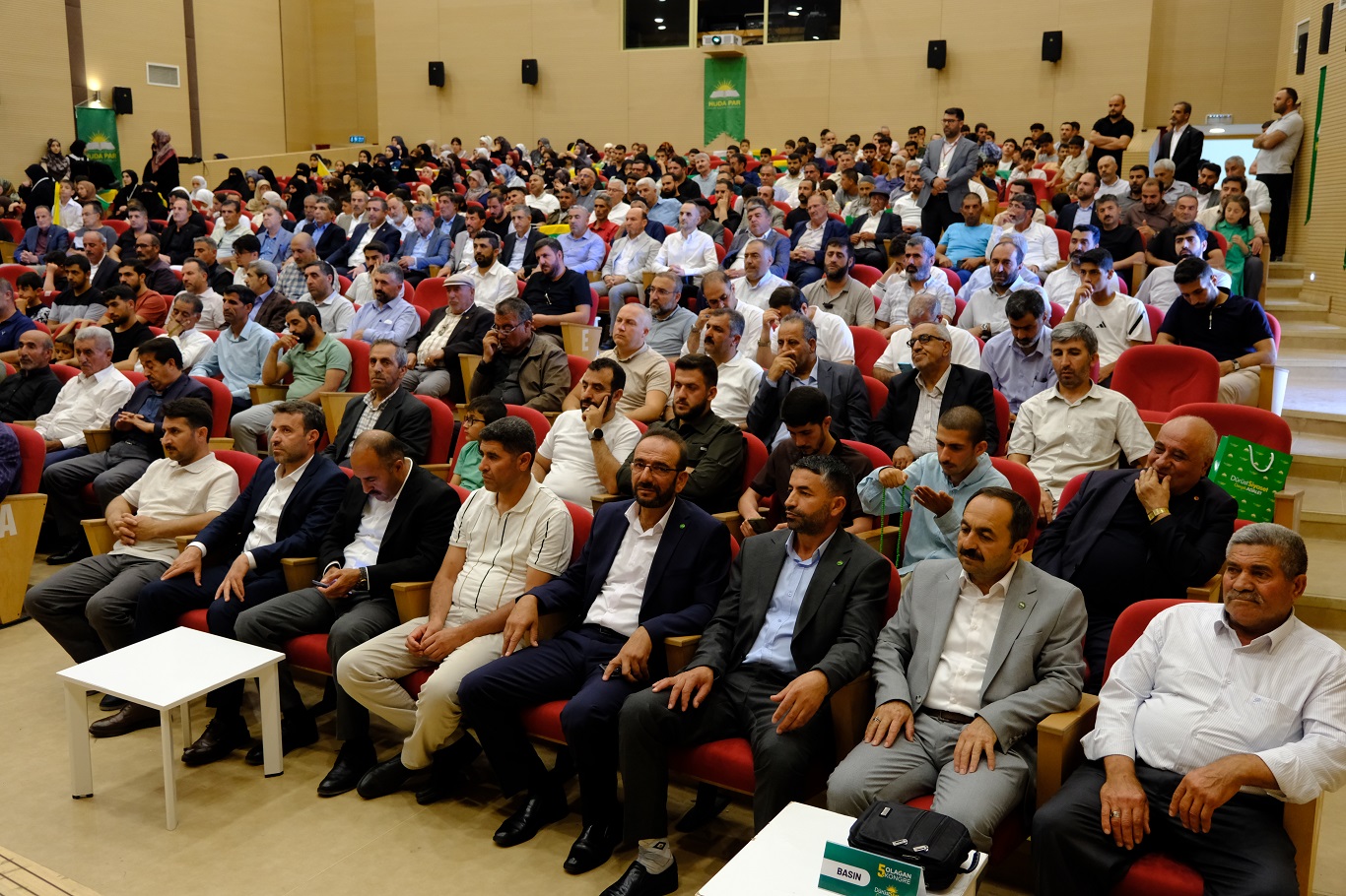 HÜDA PAR Erciş İlçe Kongresi'nde Kazım Bilici güven tazeledi