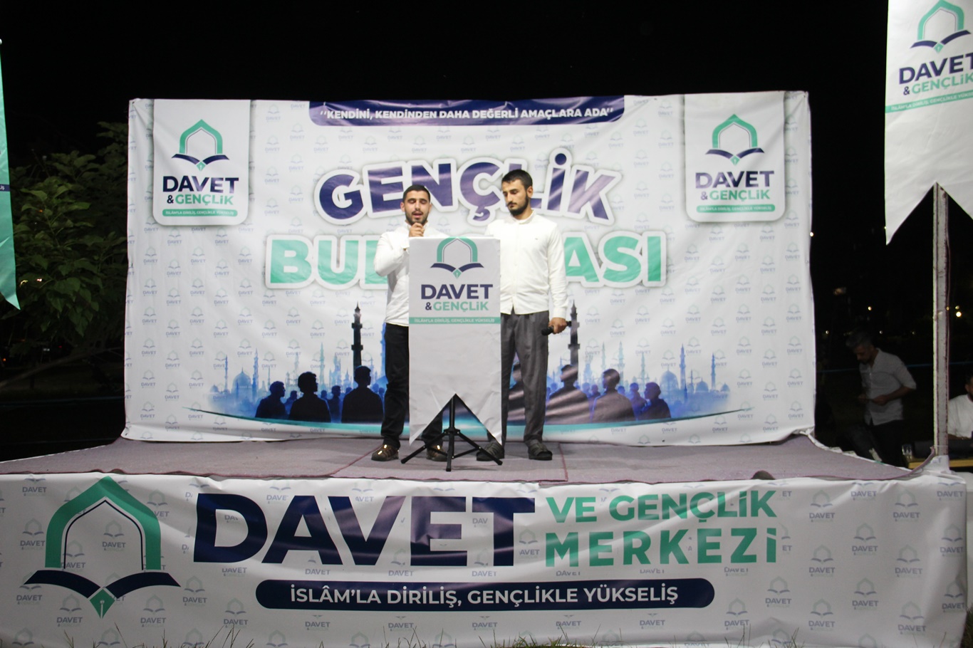 "İslam'la Diriliş, Gençlikle Yükseliş" temalı Gençlik Buluşması Batman'da coşkuyla gerçekleştirildi