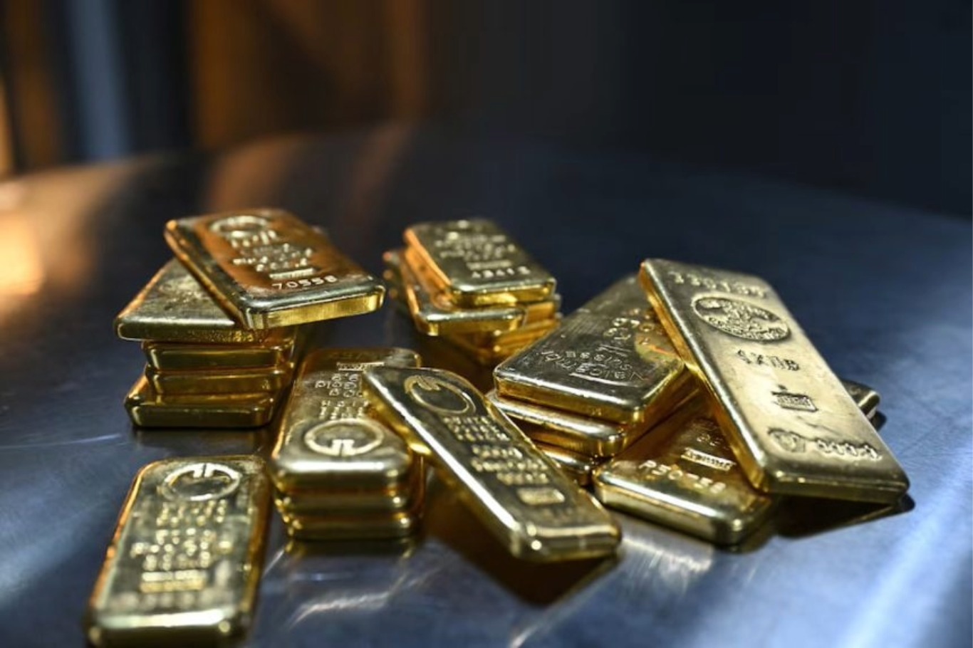 انخفاض أسعار الذهب وسط ارتفاع النفط