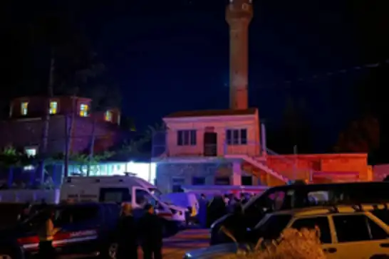 تركيا: مقتل شخصين في اعتداء داخل مسجد