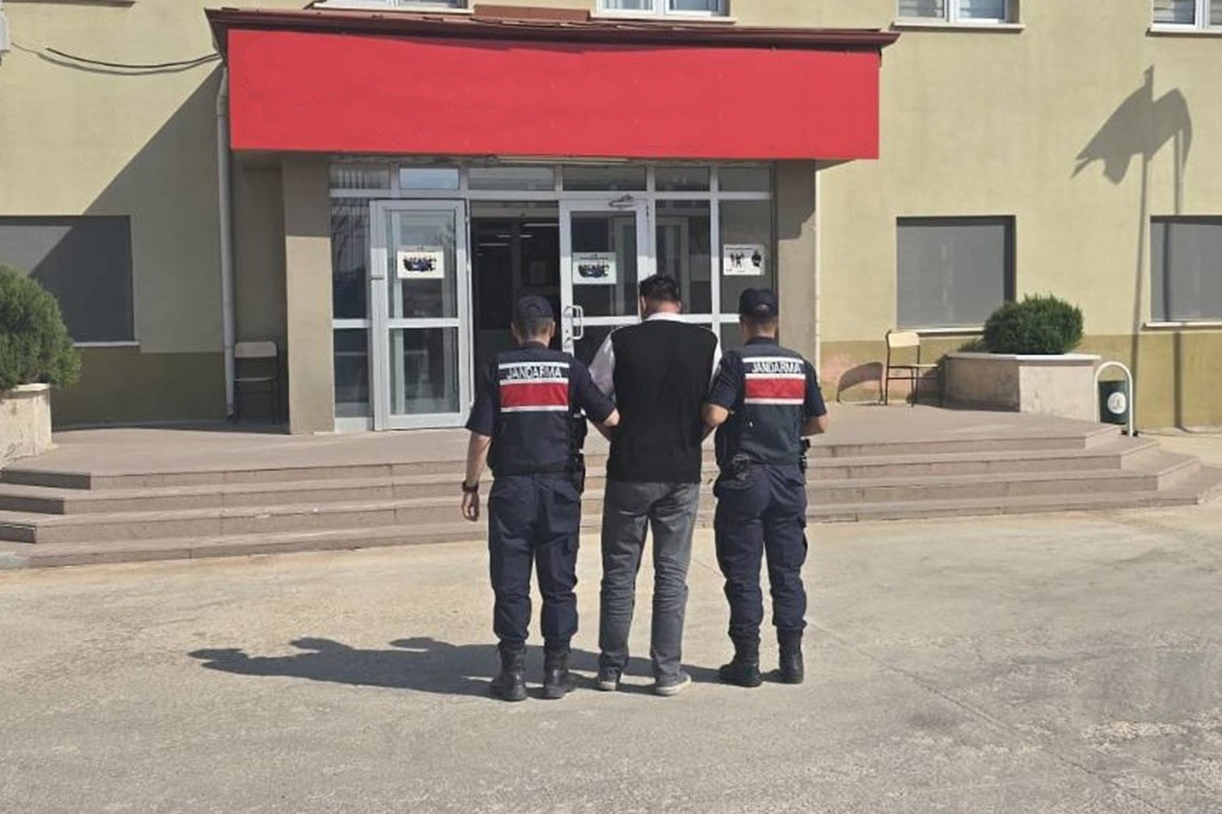 Gaziantep'te 10 yıl hapis cezası bulunan 2 firari yakalandı