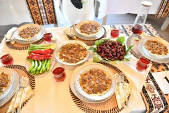 Malatya'da kiraz yaprağı sarması yarışı