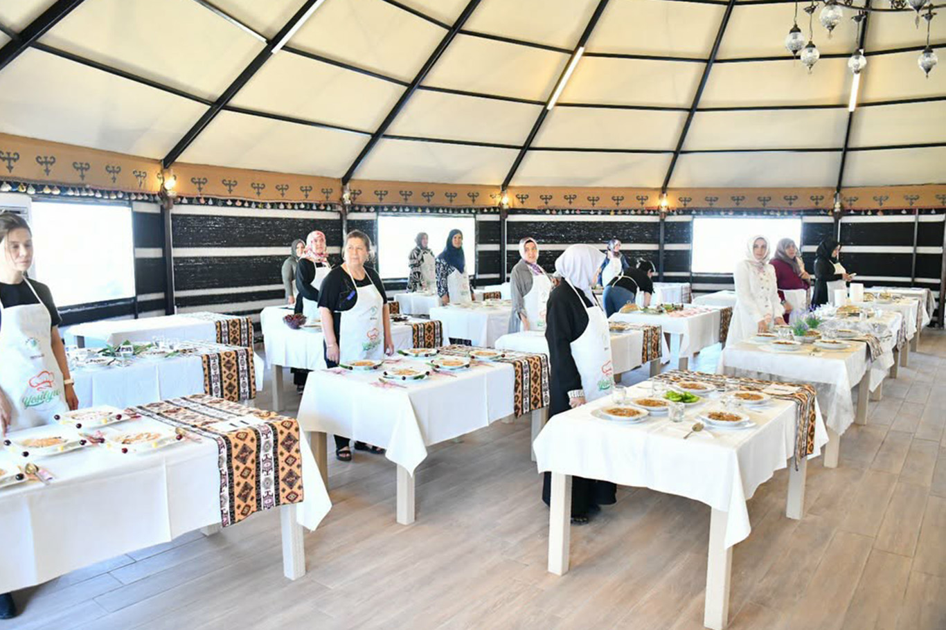 Malatya'da kiraz yaprağı sarması yarışı