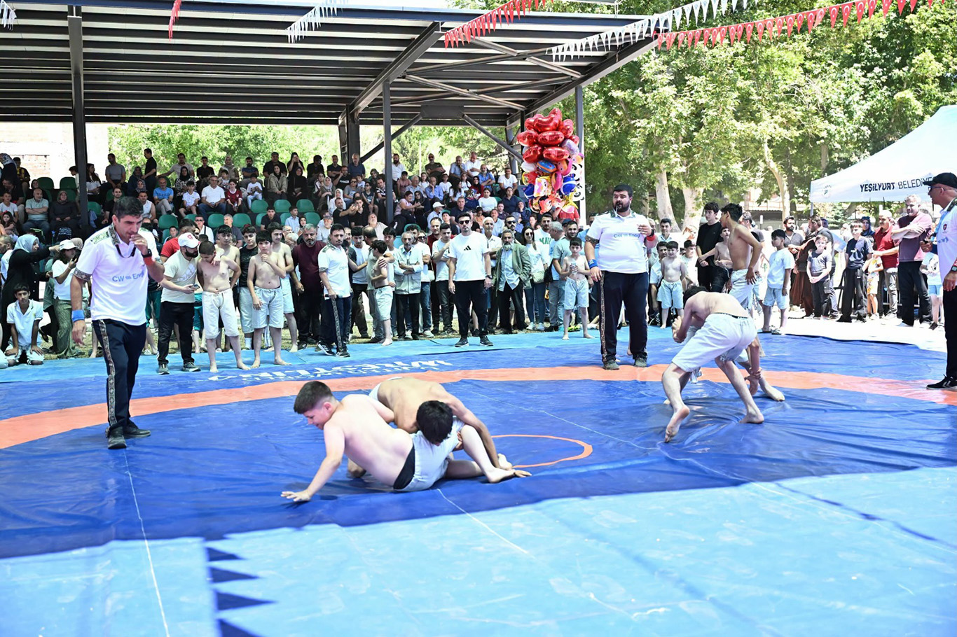 Yeşilyurt Kiraz Festivali’nde güreş heyecanı yaşandı