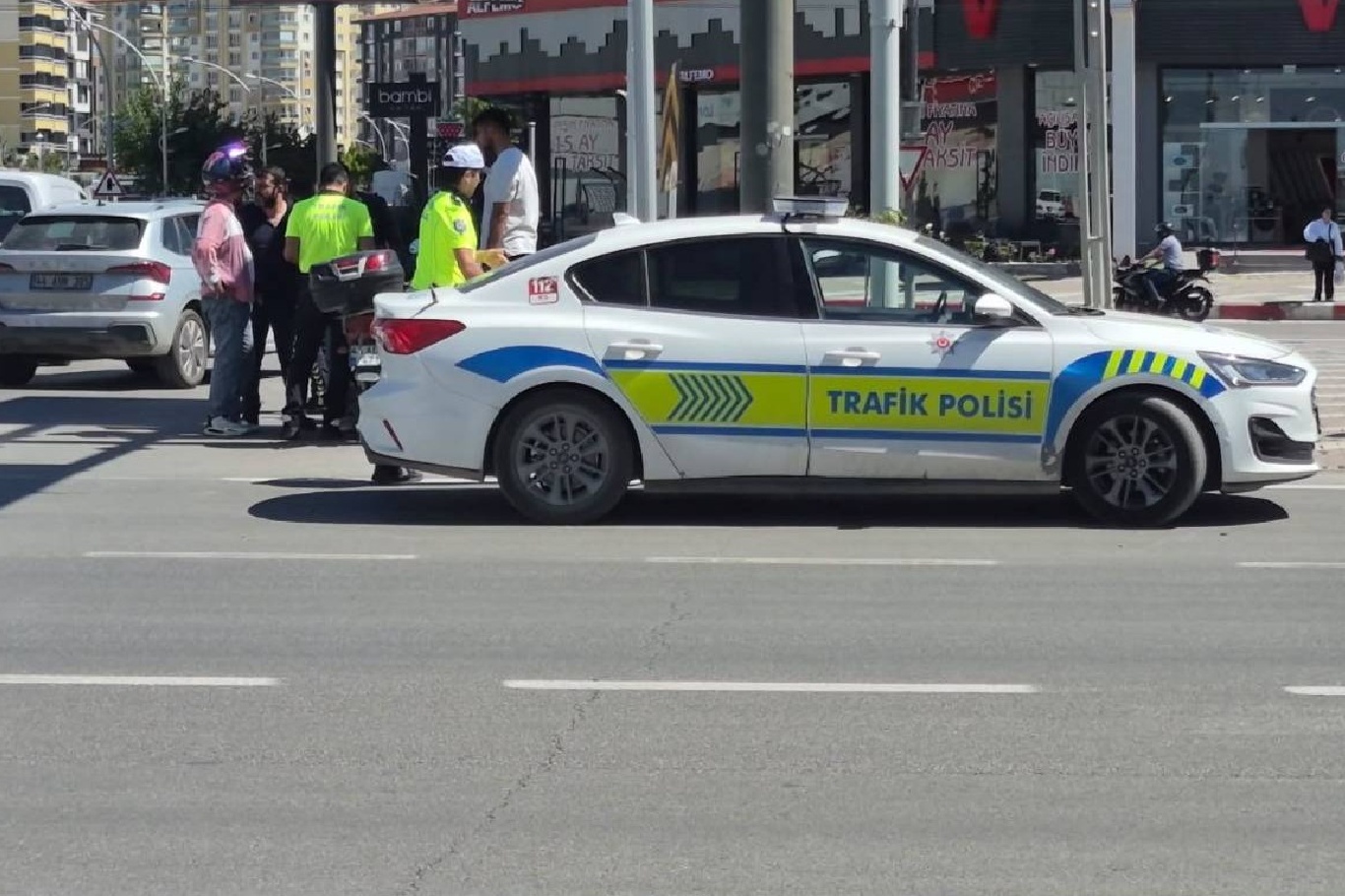 Malatya'da polis aracı ile motosiklet çarpıştı: 1 yaralı