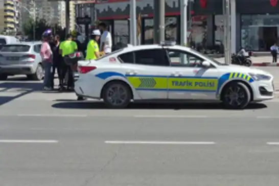 Malatya'da polis aracı ile motosiklet çarpıştı: 1 yaralı
