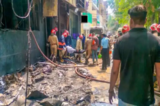 ئاگرکەوتنەوە لە هۆتێلێک لە هیندستان: ٢١ کەس گیانیان لەدەستدا
