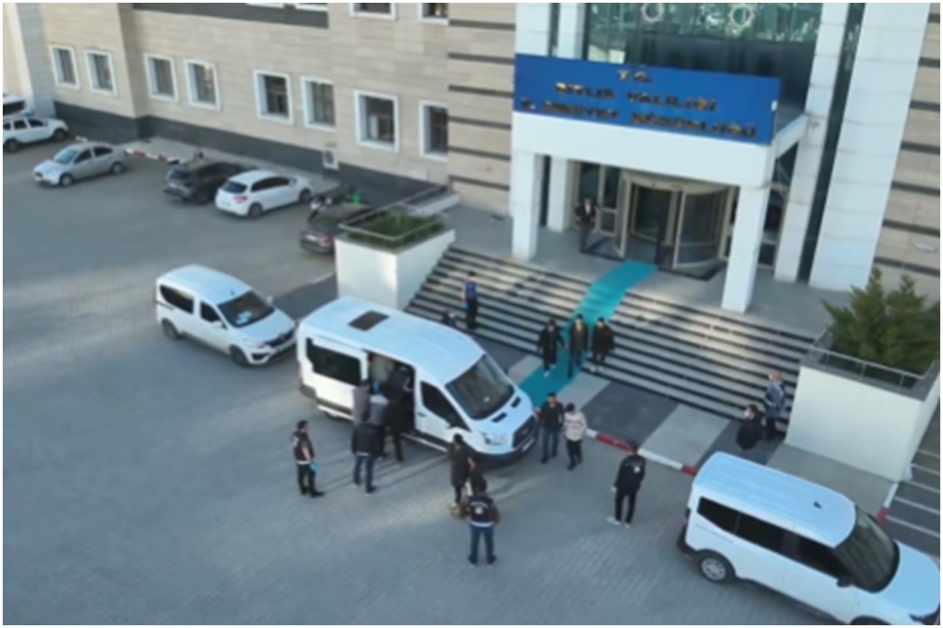 Akaryakıt tankerinde 30 düzensiz göçmen yakalandı