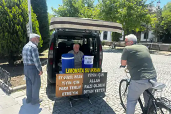 9 yıldır ücretsiz içecek dağıtan Yıldız: Tek amacım Allah'ın rızasını kazanmak