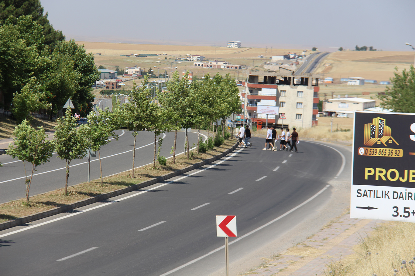 HÜDA PAR Silvan İlçe Başkanı Balyen: 300 öğrenci her gün ölümle burun buruna yol geçiyor
