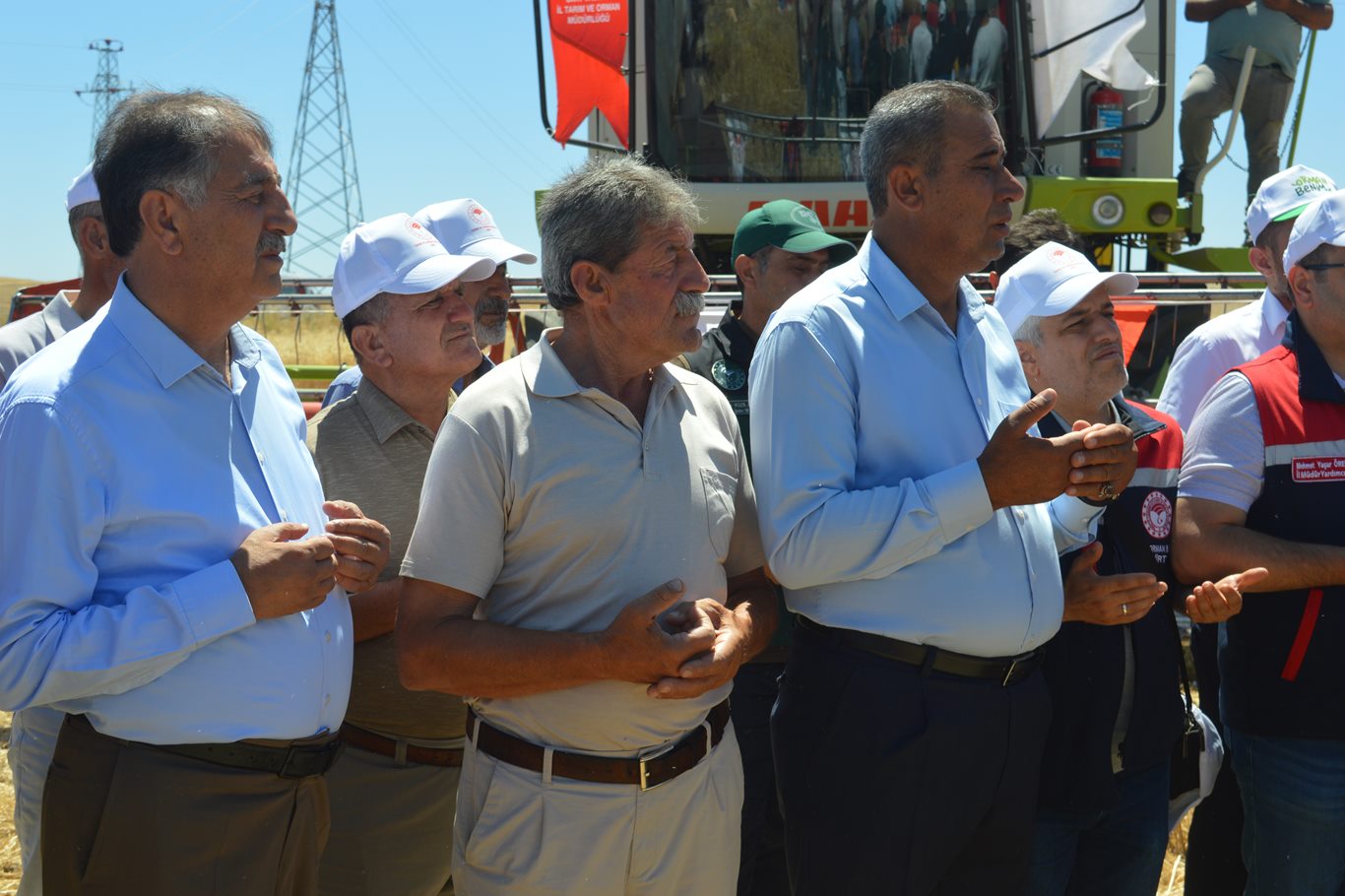 Garzan Ovası’nda buğday hasadı: Verim arttı, çiftçi maliyetler için destek istedi