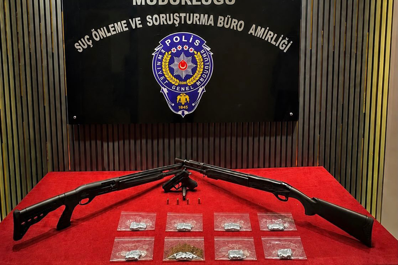 Gaziantep'te ruhsatsız silah ve uyuşturucu operasyonu