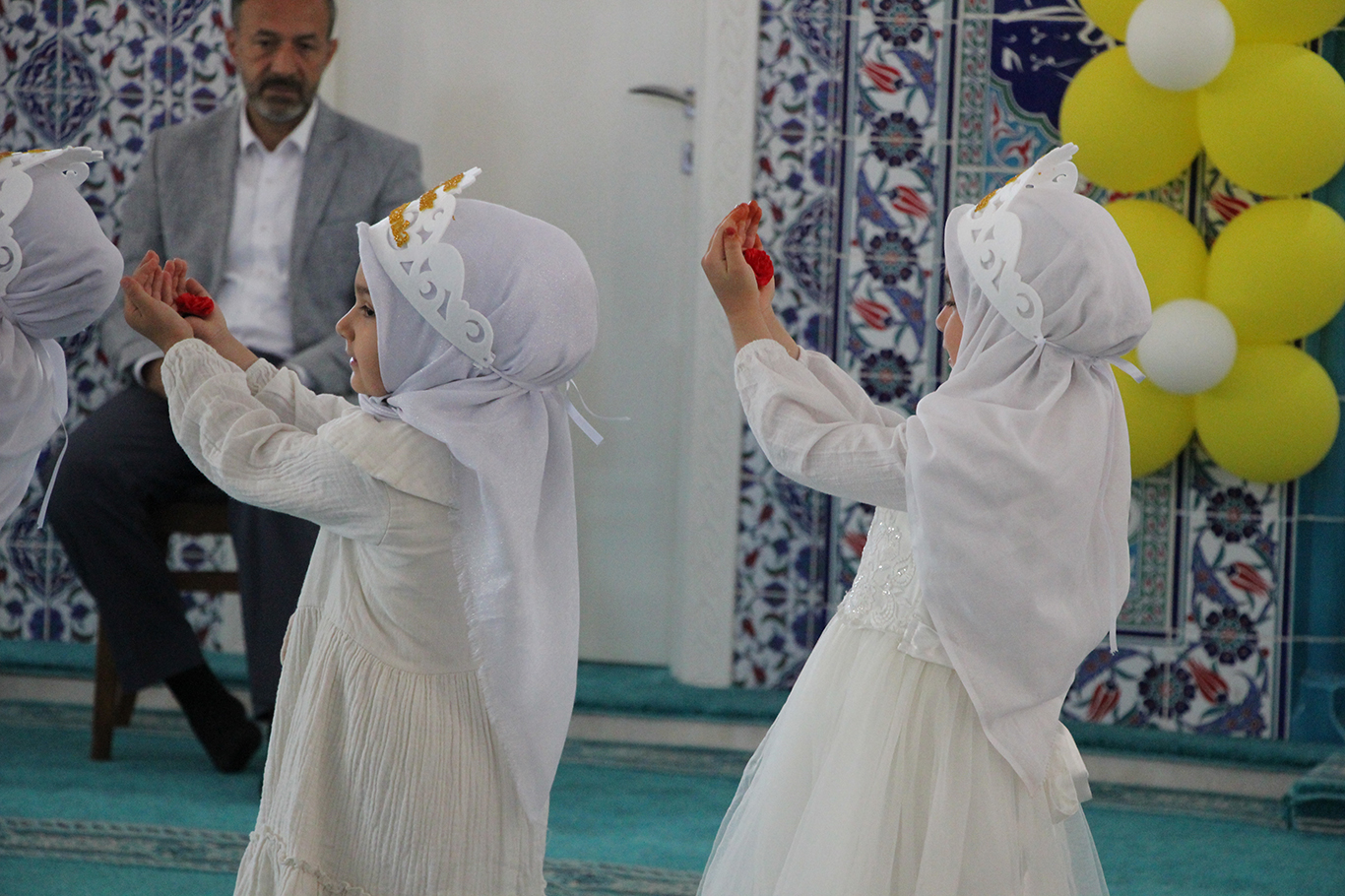 Gaziantep'te minikler öğrenciler mezuniyetini dualarla kutladı