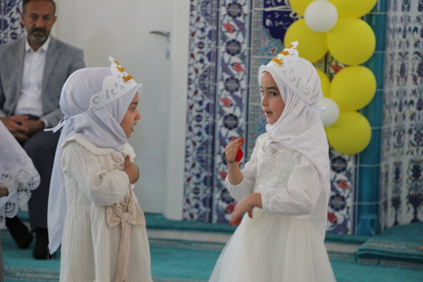 Gaziantep'te minikler öğrenciler mezuniyetini dualarla kutladı