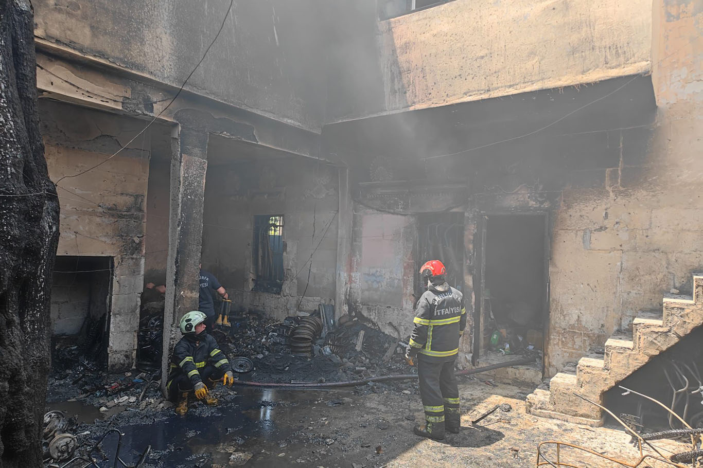 Şanlıurfa'da motosiklet deposunda yangın
