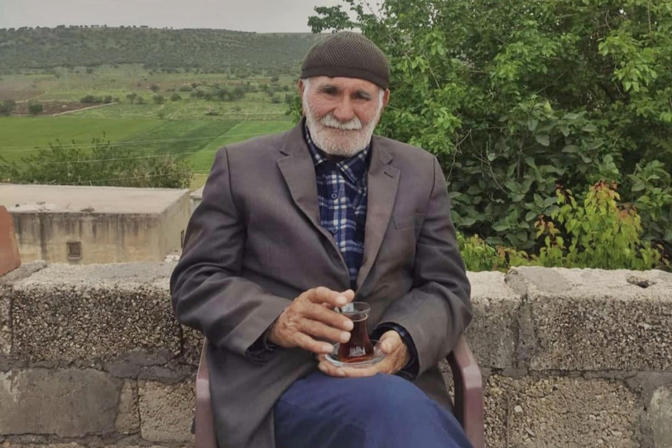 سەید مستەفا بۆزکورت لە تەنیشت کوڕە شەهیدەکەی بەخاک سپێردرا