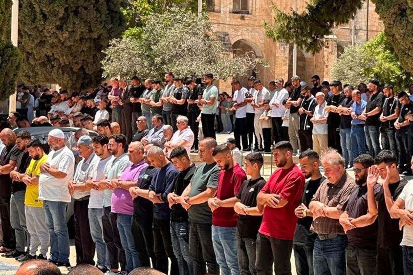 60 hezar Filistînî nimêja înê li Mescîda Eqsayê kirin