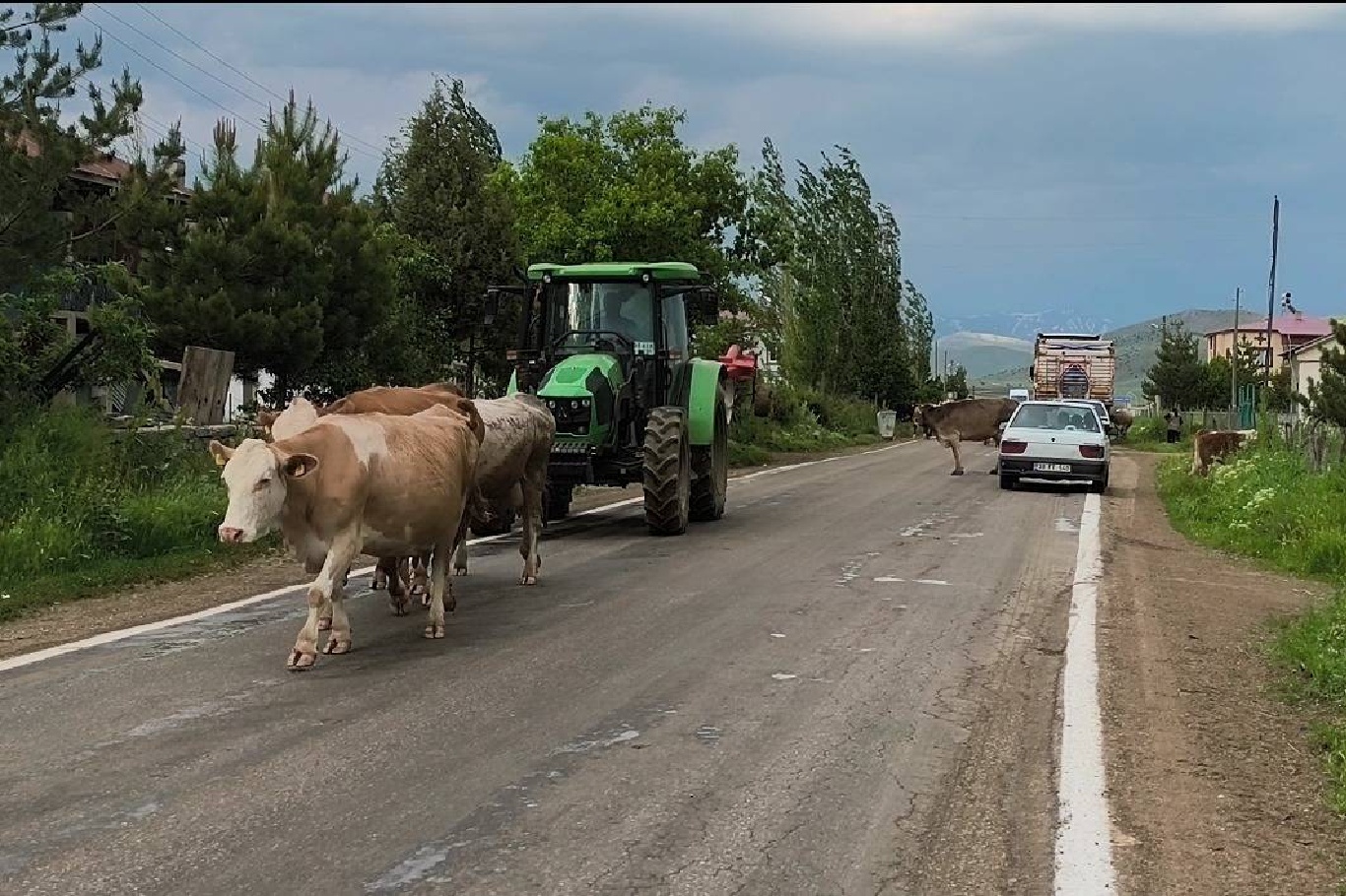 Adana'da mahalle içinden geçen yol için vatandaşlardan çevre yolu talebi