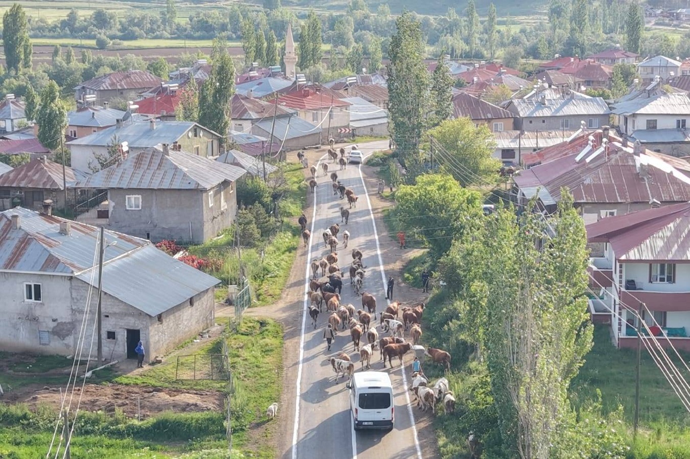 Adana'da mahalle içinden geçen yol için vatandaşlardan çevre yolu talebi