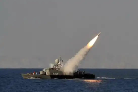 Iranian Navy forces US destroyers to withdraw from Gulf of Oman